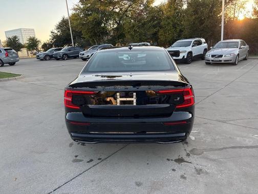 2024 Volvo S60 Recharge Plug-In Hybrid T8 Plus Black Edition