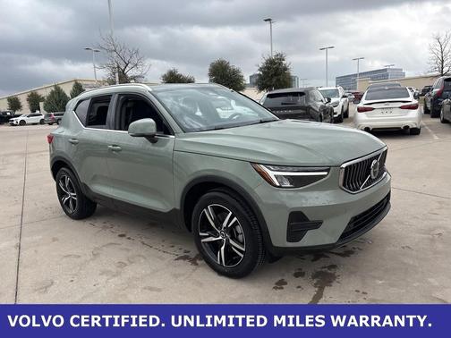 2025 Volvo XC40 B5 AWD