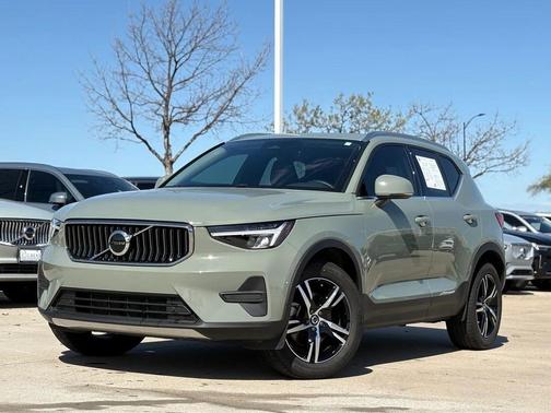 2025 Volvo XC40 B5 AWD