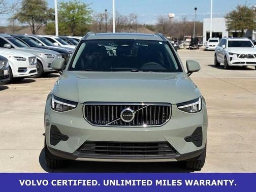 2025 Volvo XC40 B5 AWD