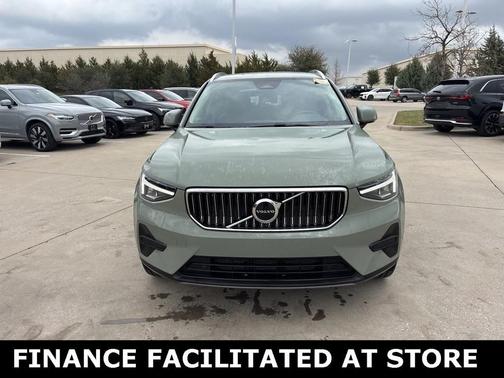 2025 Volvo XC40 B5 AWD