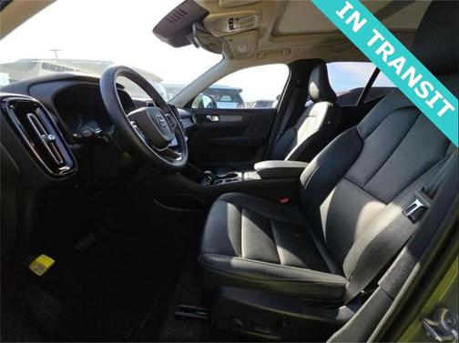 2025 Volvo XC40 B5 AWD