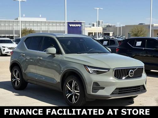 2025 Volvo XC40 B5 AWD