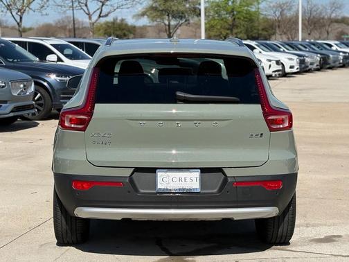 2025 Volvo XC40 B5 AWD