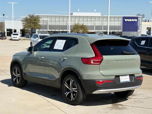 2025 Volvo XC40 B5 AWD
