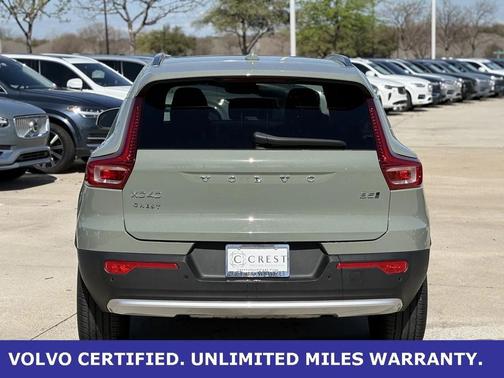 2025 Volvo XC40 B5 AWD