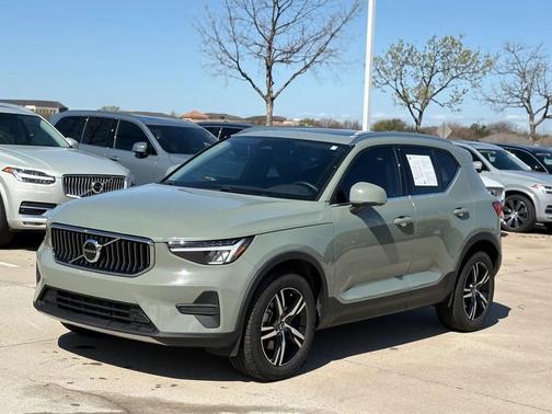 2025 Volvo XC40 B5 AWD