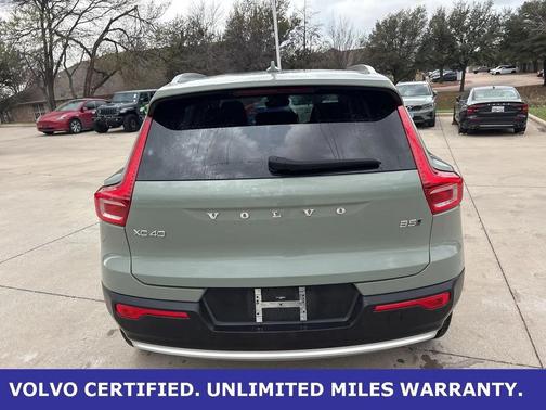 2025 Volvo XC40 B5 AWD