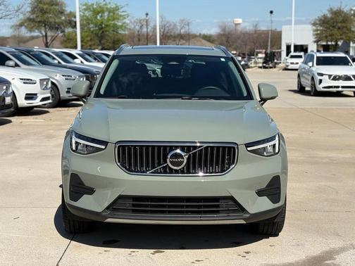 2025 Volvo XC40 B5 AWD