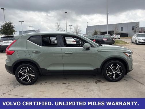 2025 Volvo XC40 B5 AWD