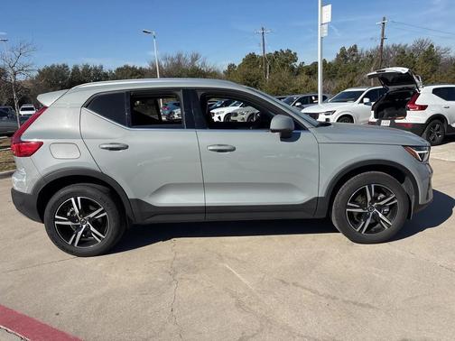 2025 Volvo XC40 B5 AWD