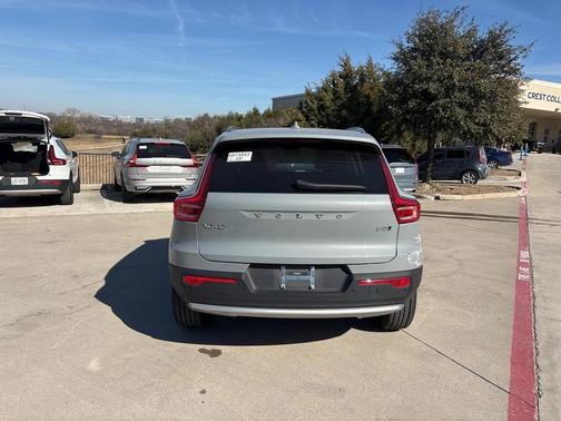 2025 Volvo XC40 B5 AWD