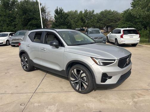 Silver 2023 Volvo XC40 B5 Plus Dark Theme