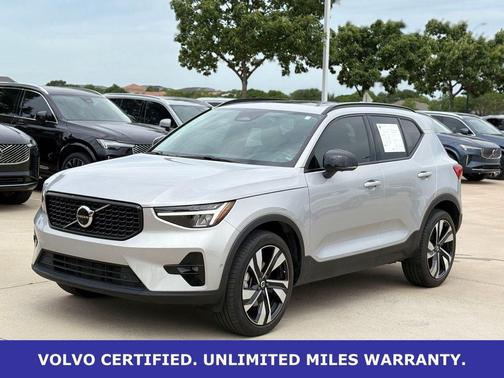 Silver Dawn Metallic 2023 Volvo XC40 B5 Plus Dark Theme