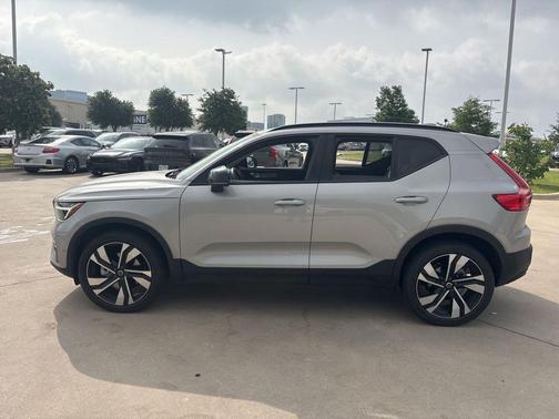 Silver 2023 Volvo XC40 B5 Plus Dark Theme