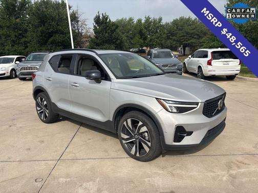 Silver Dawn Metallic 2023 Volvo XC40 B5 Plus Dark Theme