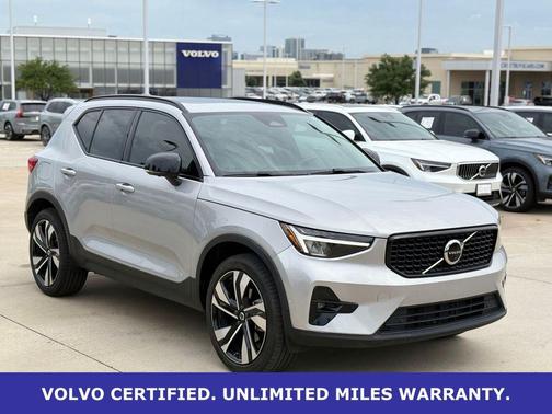 Silver Dawn Metallic 2023 Volvo XC40 B5 Plus Dark Theme