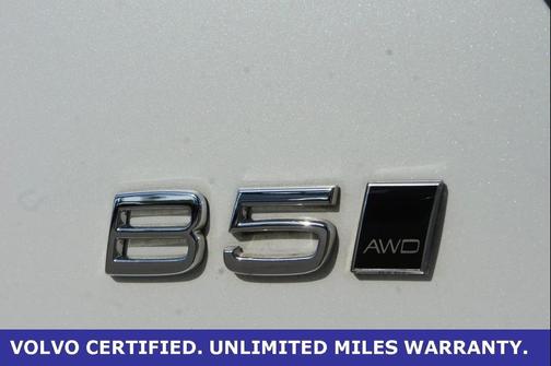 2023 Volvo XC40 B5 Plus Dark Theme