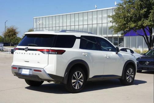 2022 Nissan Pathfinder SL
