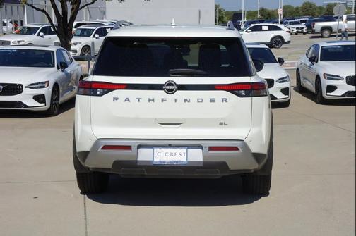 2022 Nissan Pathfinder SL