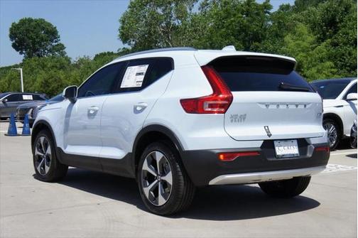 2025 Volvo XC40 B5 Plus Bright Theme