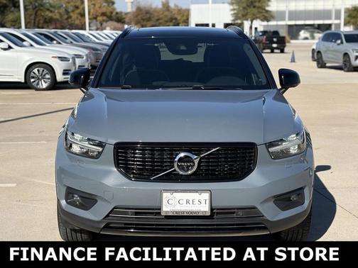 2022 Volvo XC40 T5 R-Design