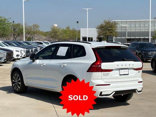 Crystal White Metallic 2024 Volvo XC60 B5 AWD
