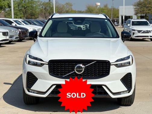 Crystal White Metallic 2024 Volvo XC60 B5 AWD