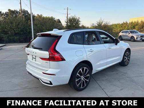 Crystal White Metallic 2023 Volvo XC60 B5 Plus Dark Theme