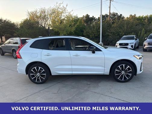 Crystal White Metallic 2023 Volvo XC60 B5 Plus Dark Theme