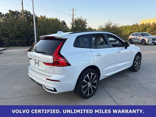 Crystal White Metallic 2023 Volvo XC60 B5 Plus Dark Theme
