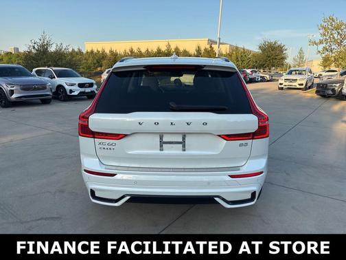 Crystal White Metallic 2023 Volvo XC60 B5 Plus Dark Theme