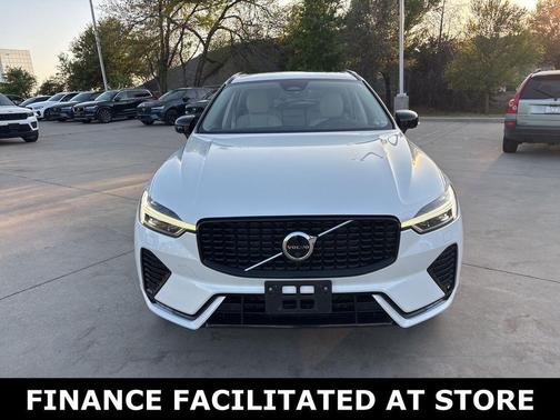 Crystal White Metallic 2023 Volvo XC60 B5 Plus Dark Theme