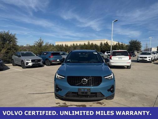 2025 Volvo XC40 B5 Plus Dark Theme