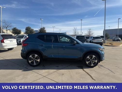 2025 Volvo XC40 B5 Plus Dark Theme