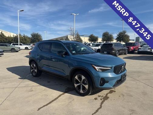 2025 Volvo XC40 B5 Plus Dark Theme
