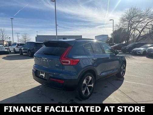 2025 Volvo XC40 B5 Plus Dark Theme