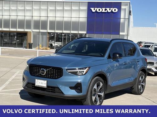 2025 Volvo XC40 B5 Plus Dark Theme