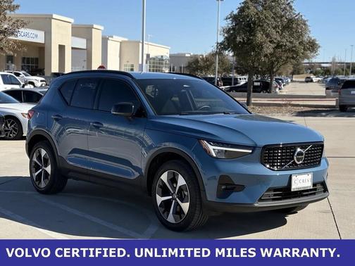 2025 Volvo XC40 B5 Plus Dark Theme