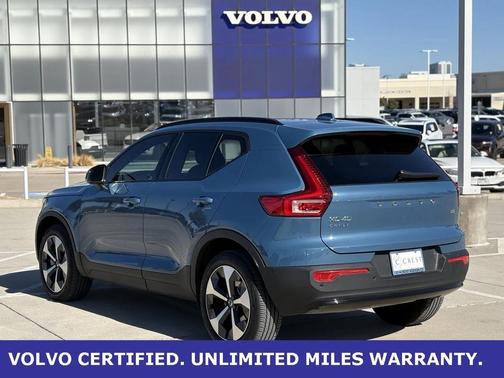 2025 Volvo XC40 B5 Plus Dark Theme