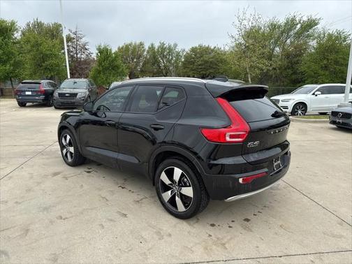2021 Volvo XC40 T5 Momentum
