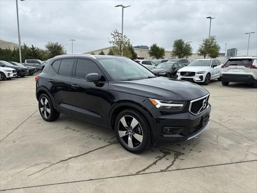 2021 Volvo XC40 T5 Momentum