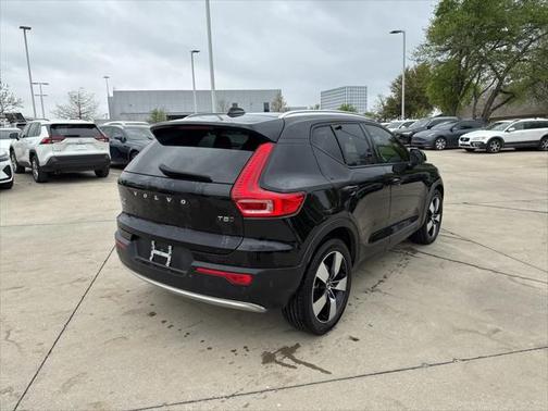 2021 Volvo XC40 T5 Momentum