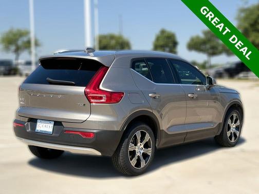 Pebble Gray Metallic 2022 Volvo XC40 T5 Inscription