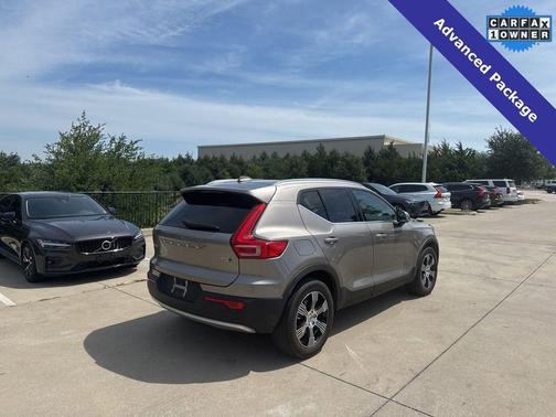 Pebble Gray Metallic 2022 Volvo XC40 T5 Inscription