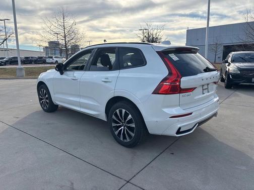 2025 Volvo XC60 B5 Plus