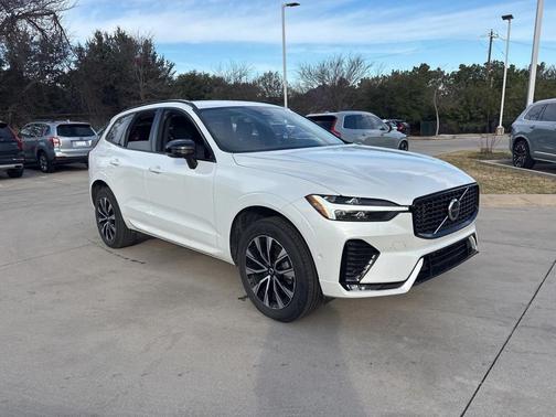 2025 Volvo XC60 B5 Plus