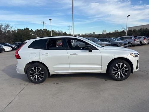 2025 Volvo XC60 B5 Plus