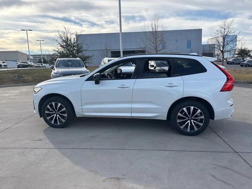 2025 Volvo XC60 B5 Plus