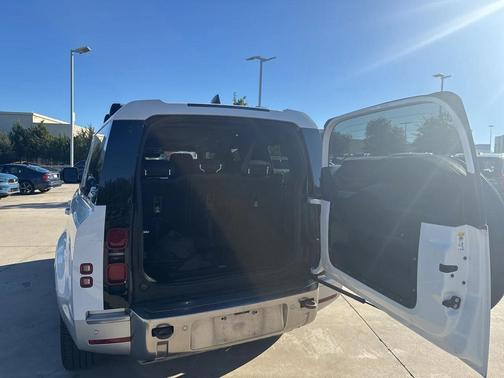 2023 Land Rover Defender SE W/ Third ROW